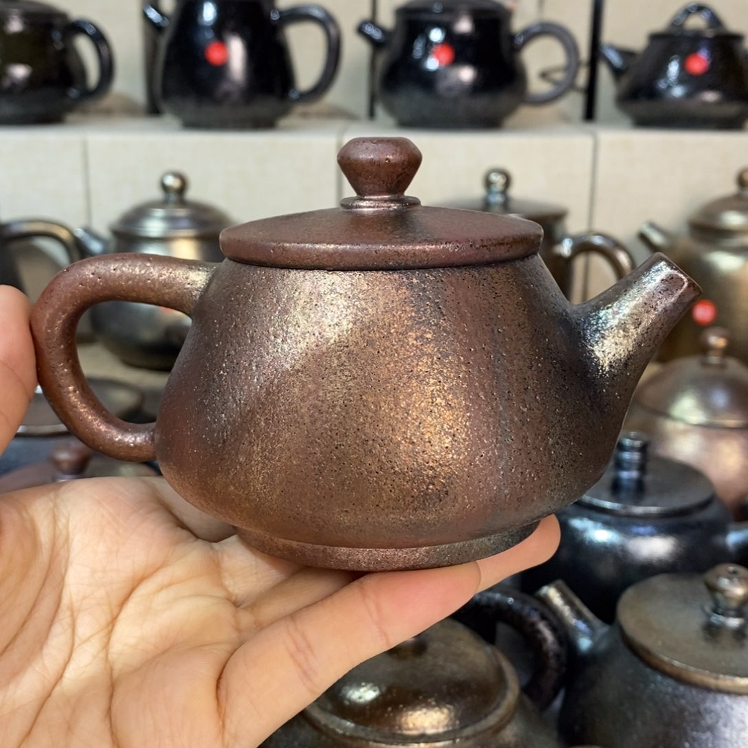 明***明云南建水紫陶柴烧壶