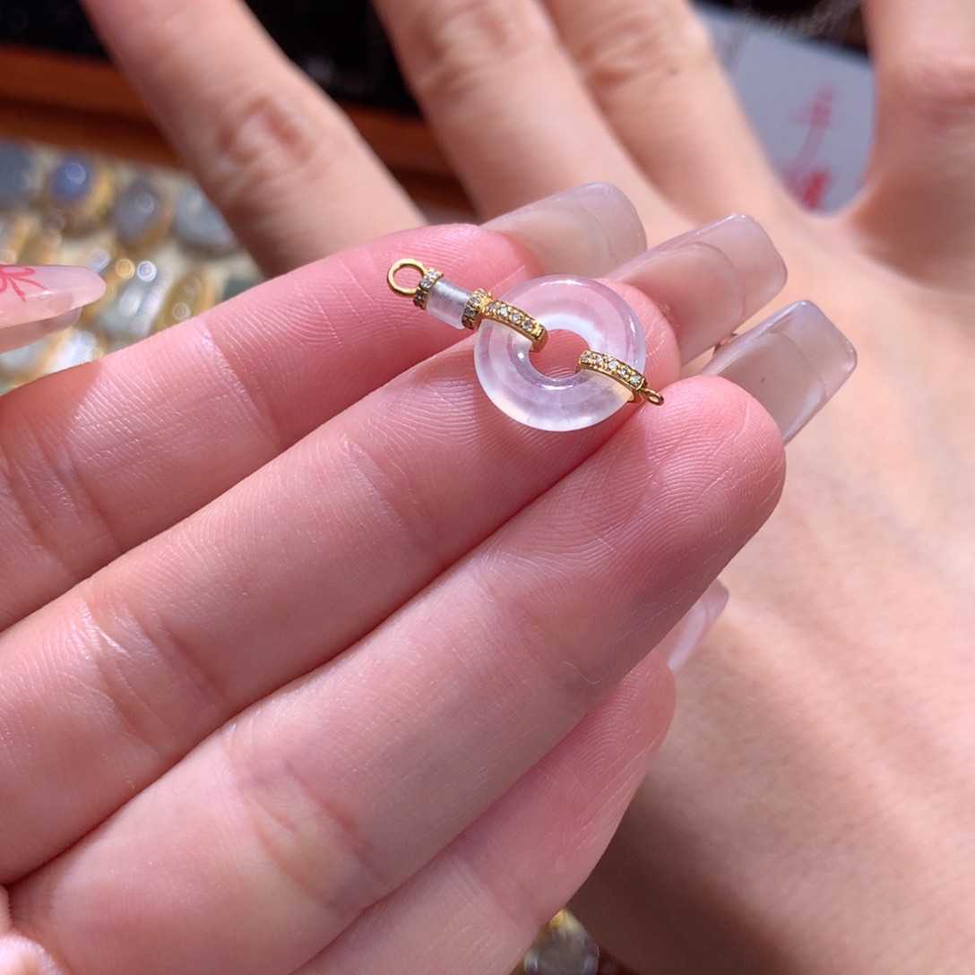 翡翠18K金镶嵌颈饰翡翠