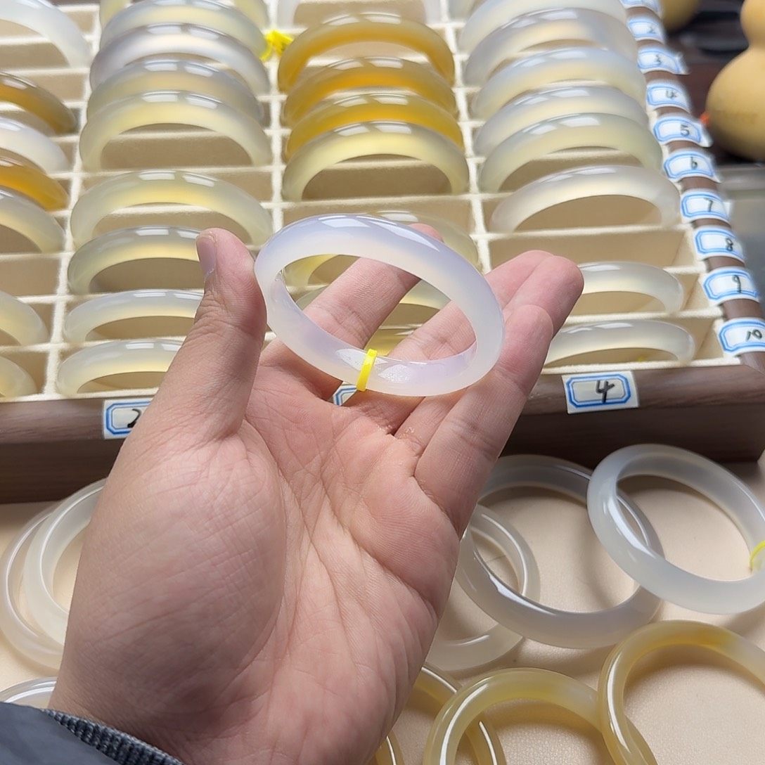 玛瑙/玉髓未镶嵌手镯54.8圈口