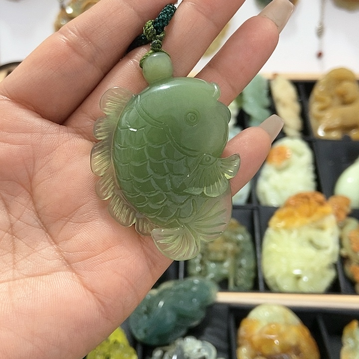 蛇纹石玉挂件未镶嵌春**开