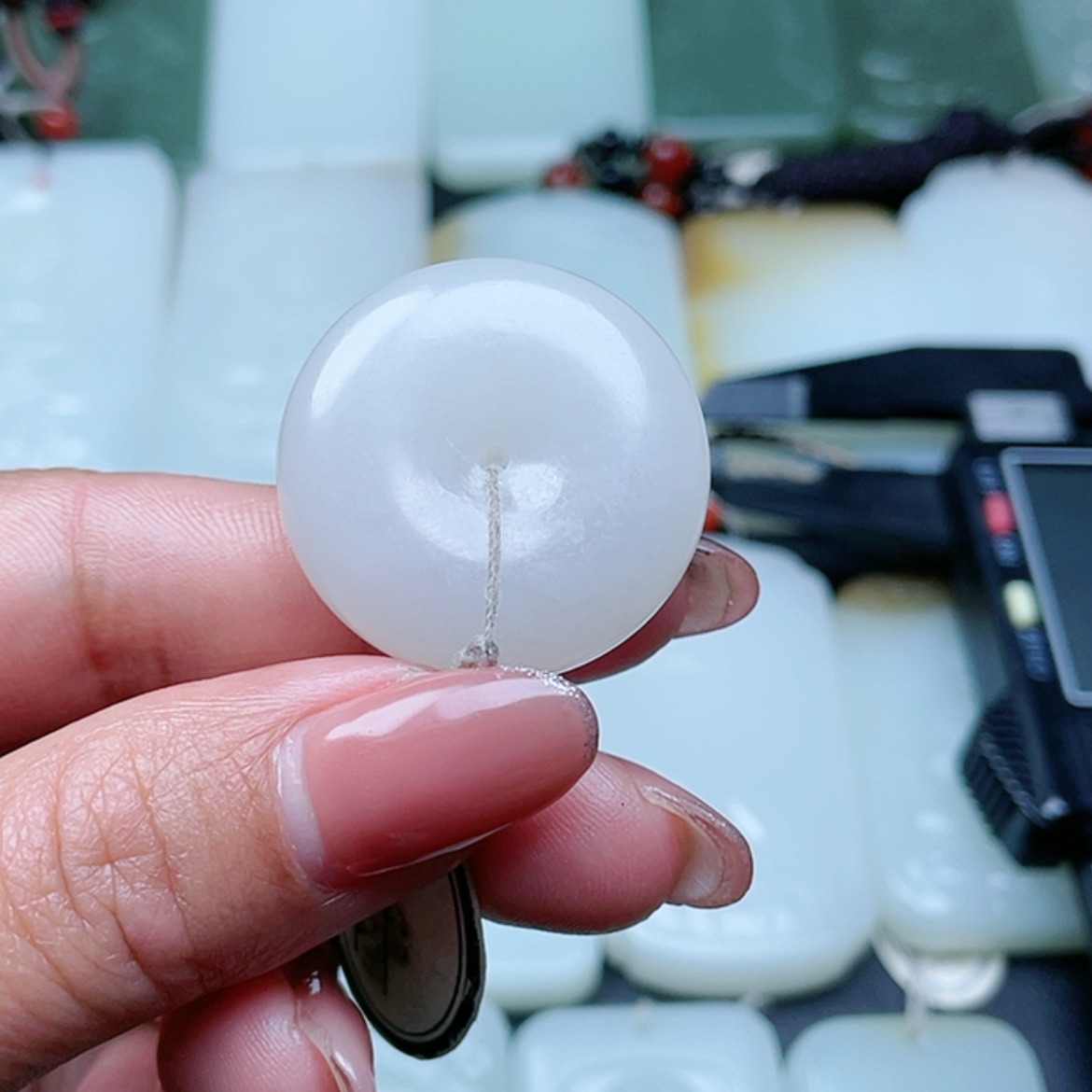 【闪购商品】和田玉未镶嵌颈饰半***?