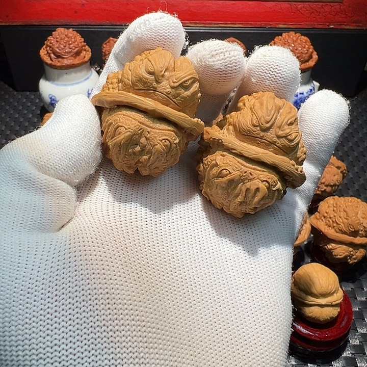 文玩核桃把件金蟾纳财