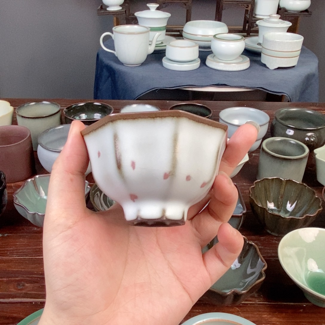 铁胎月白点彩八方杯开片