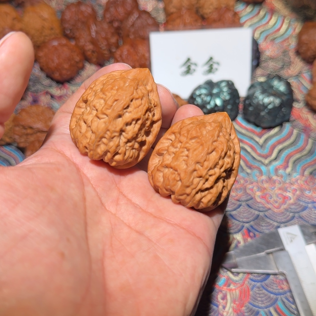 核桃把件1970沈鸡，尺寸37 37 44