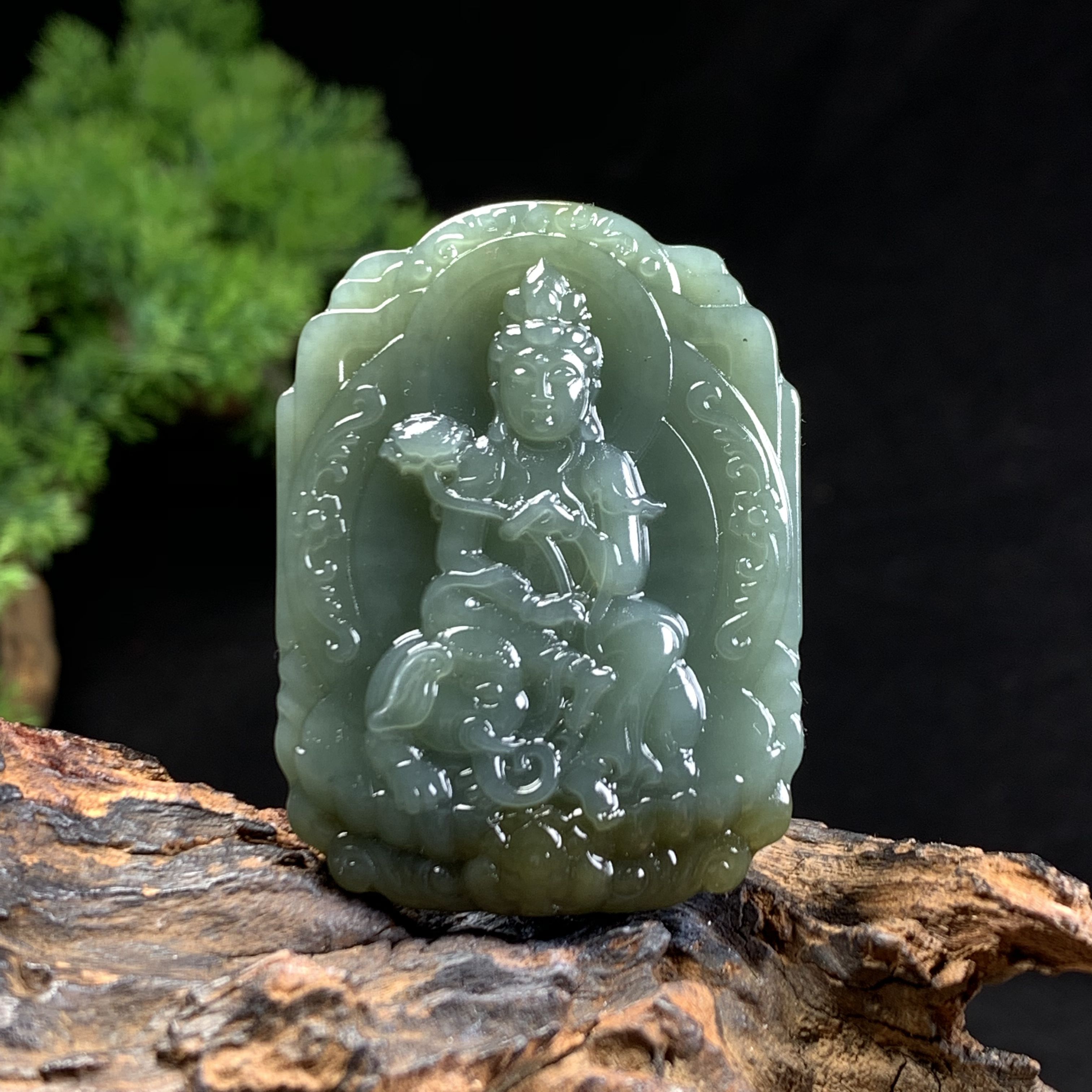 天然新疆和田玉普贤菩萨属龙蛇守护神吊坠尺寸50*37*11重量42克