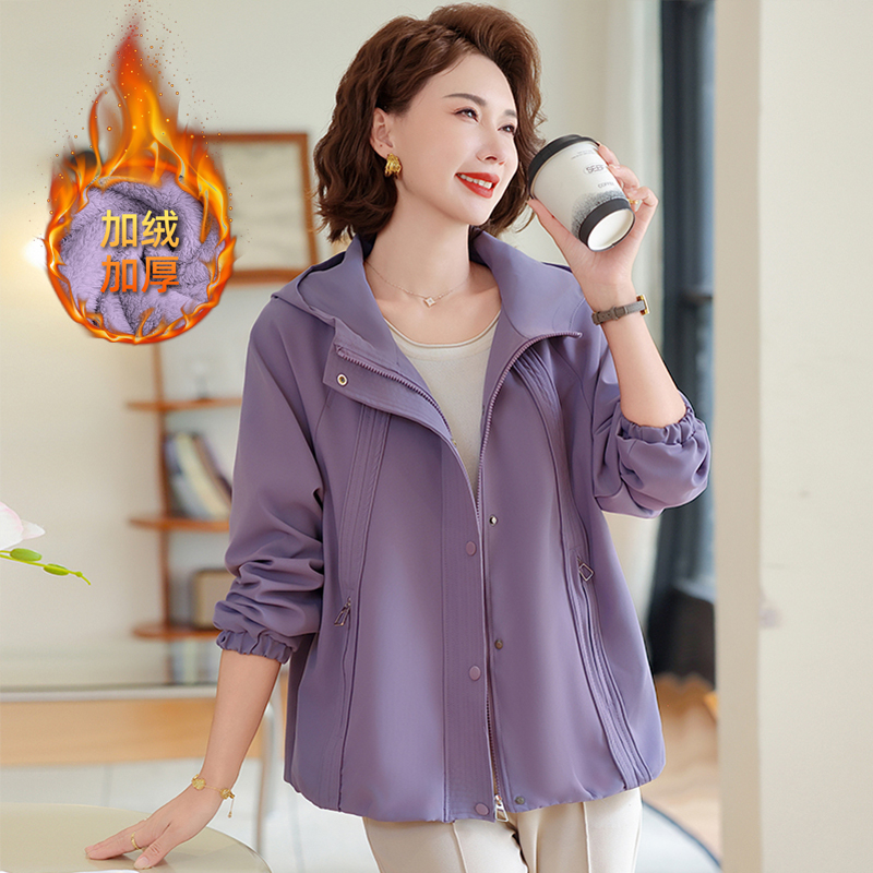 2025妈妈装冬装休闲风衣外套中老年女装加绒加厚宽松大码棉服上衣