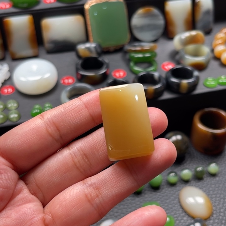 和田玉（糖玉）颈饰未镶嵌用****4