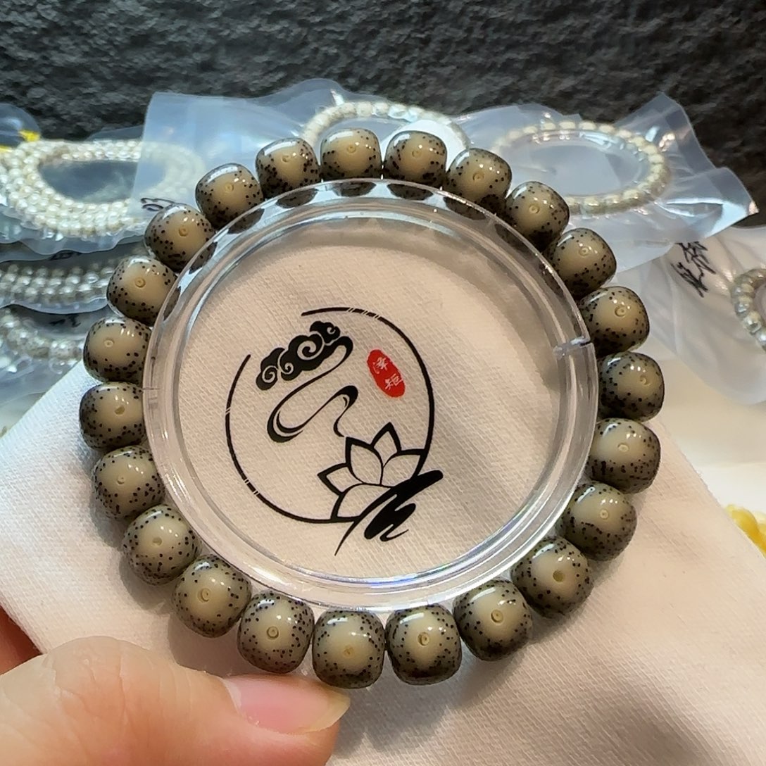 晚***.绿草白黄金瞳10/9星月菩提石玉料单圈