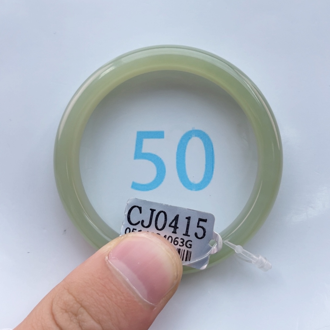 和田玉手镯未镶嵌胸**尘