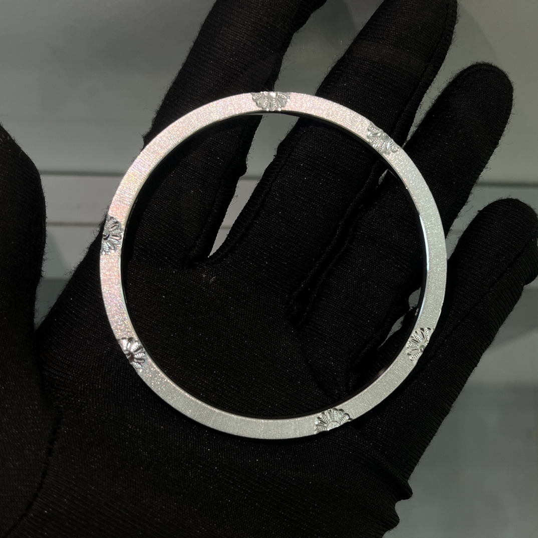 足银手镯 足银开口手镯简约时尚银色拉丝炫彩小雏菊手镯