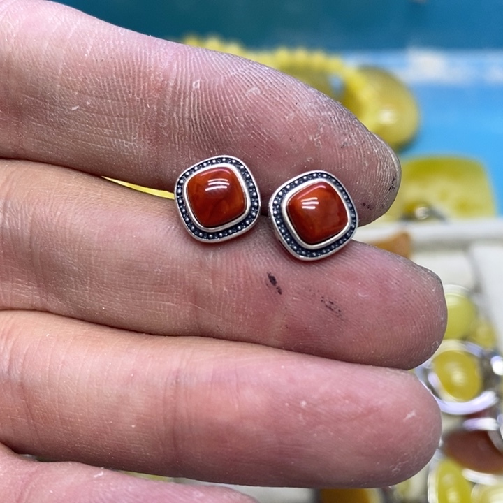 南红玛瑙耳钉银S925镶嵌耳钉