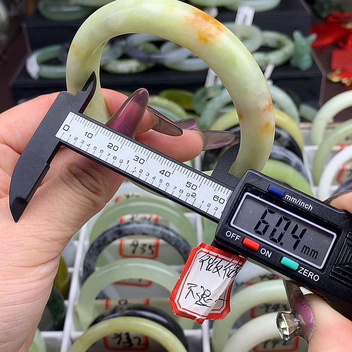 蛇纹石玉手镯未镶嵌929