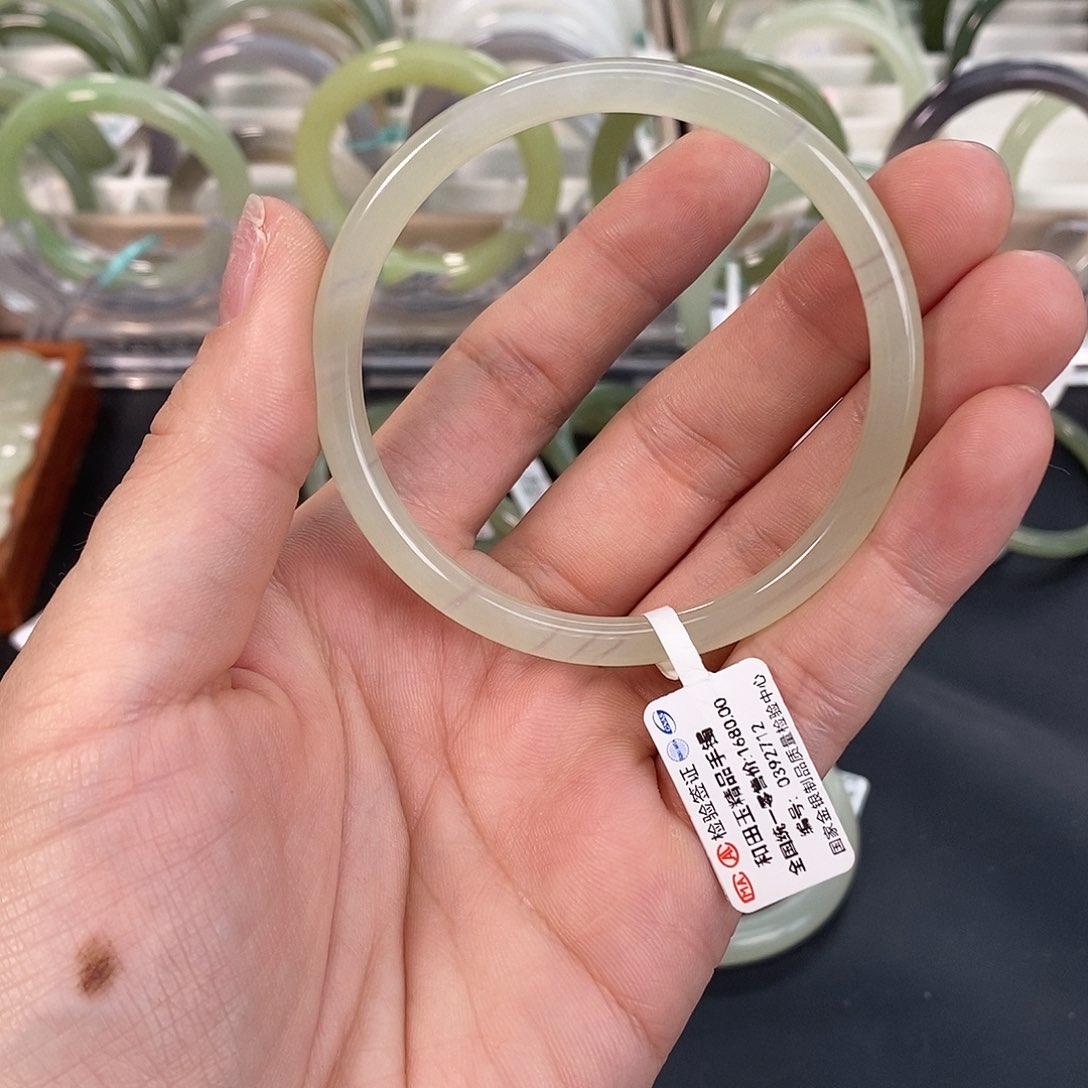 和田玉手镯未镶嵌56