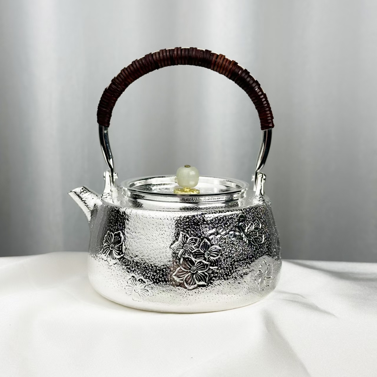 新品手工锤纹北村蝶恋花小提梁壶