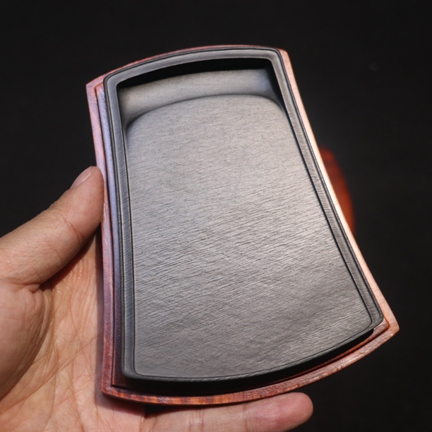 水舷坑细水波纹风字抄手歙砚老坑精品12.8×7-9.6×1.5cm