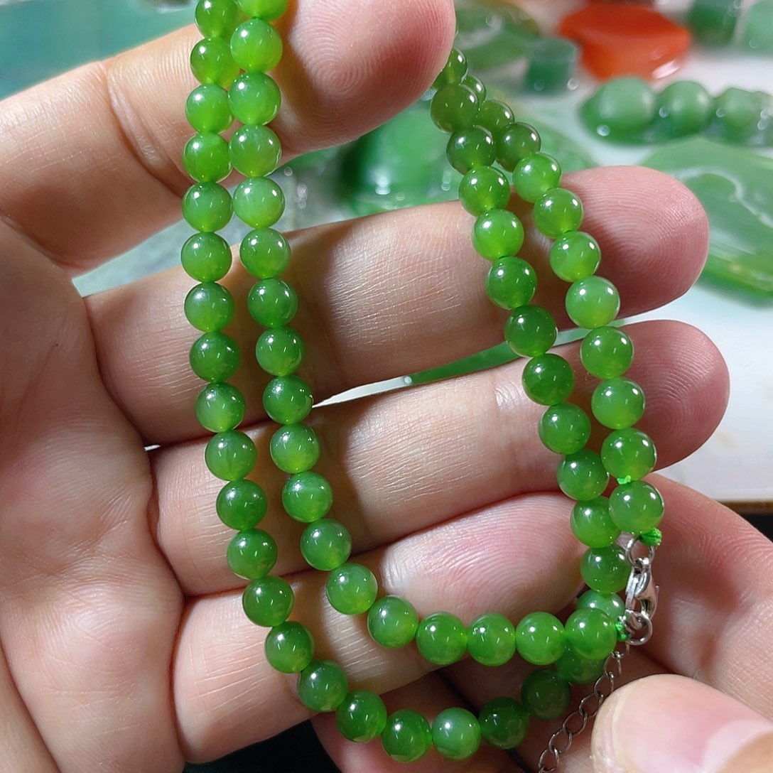 颈饰未镶嵌和田玉（碧玉）