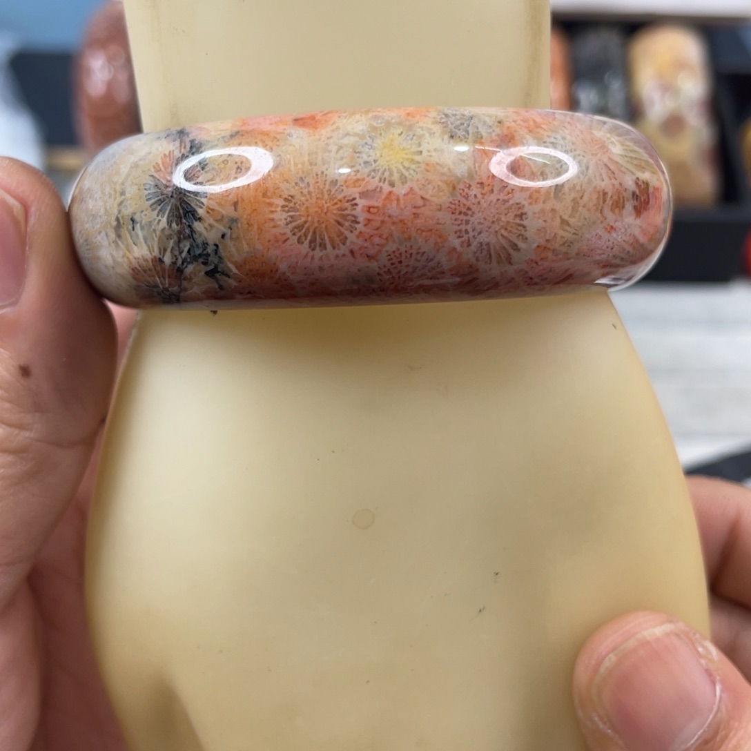 未镶嵌手镯硅化玉