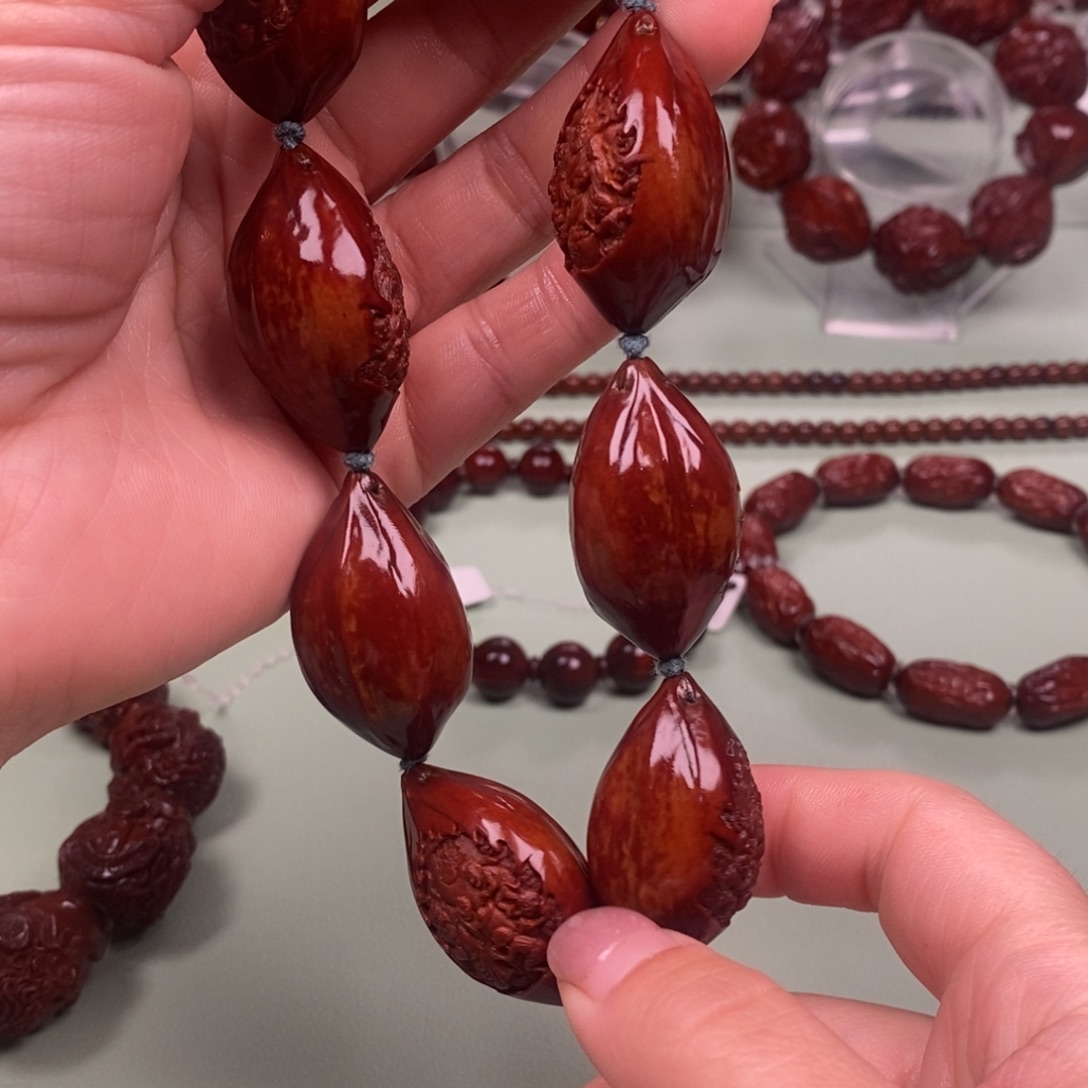 东***玉大叶紫檀（黑酸枝木类）橄榄核回血直播间