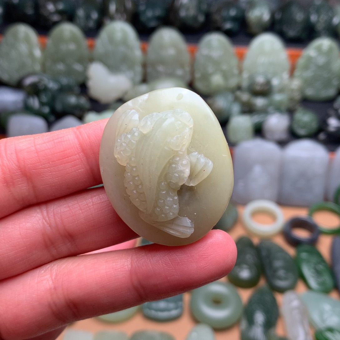 和田玉颈饰未镶嵌挂件41有瑕