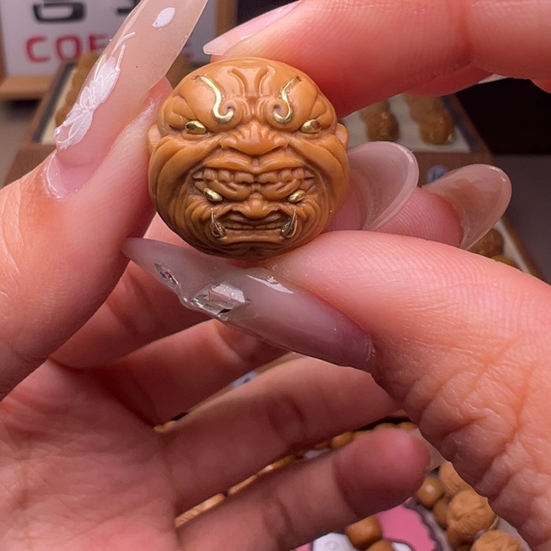 文玩核桃把件镶嵌款僧中僧18左右尺寸有正常封口线