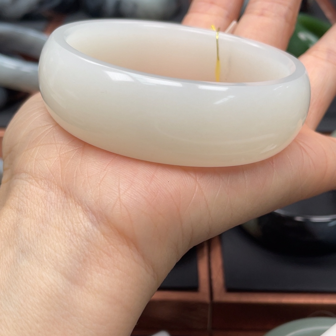 和田玉未镶嵌手镯58圈口