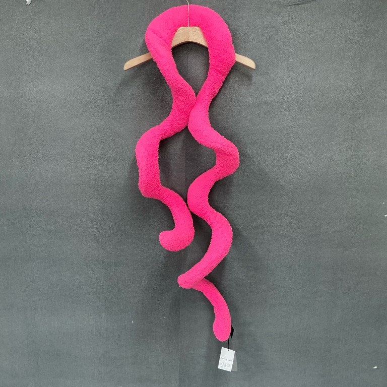 未使用 Balenciaga/巴黎世家 秀款贪吃蛇扭扭毛毛虫围巾带吊/3997