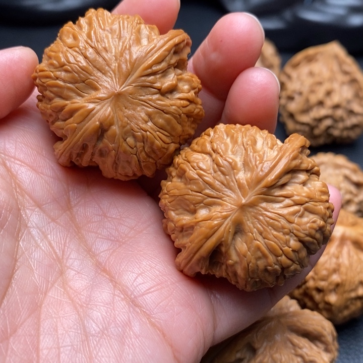 文玩核桃吊坠山地球磨42尺