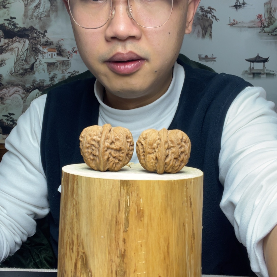 L***北文玩核桃把件元宝