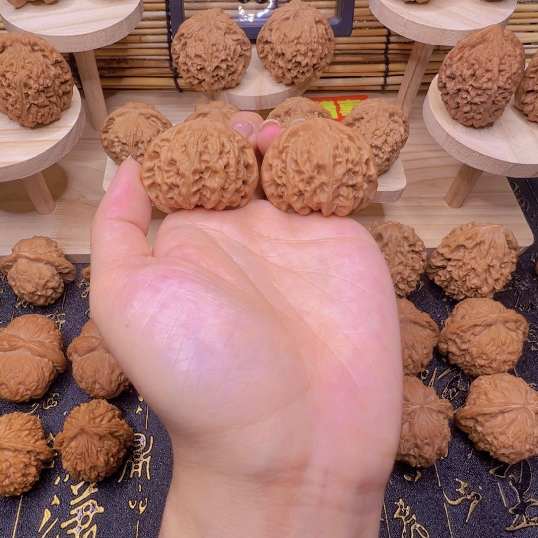 桃核吊坠宫灯38.5手把件