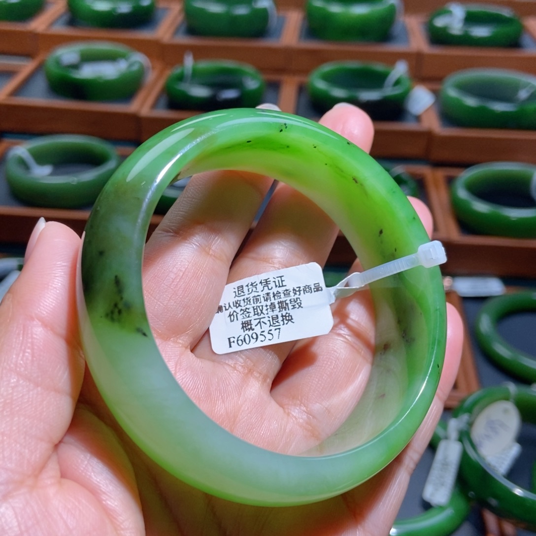和田玉（碧玉）未镶嵌手镯苹果绿5859