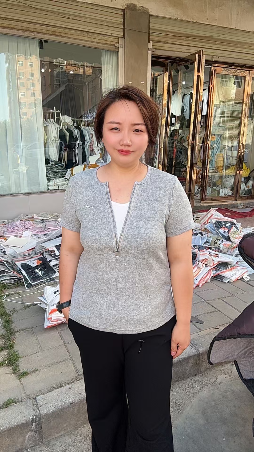 夏季新款女士短袖假两件设计正肩V领百搭上衣25021