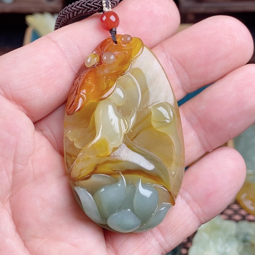 蛇纹石玉挂件未镶嵌