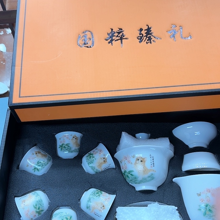 孤品茶具套装等。         