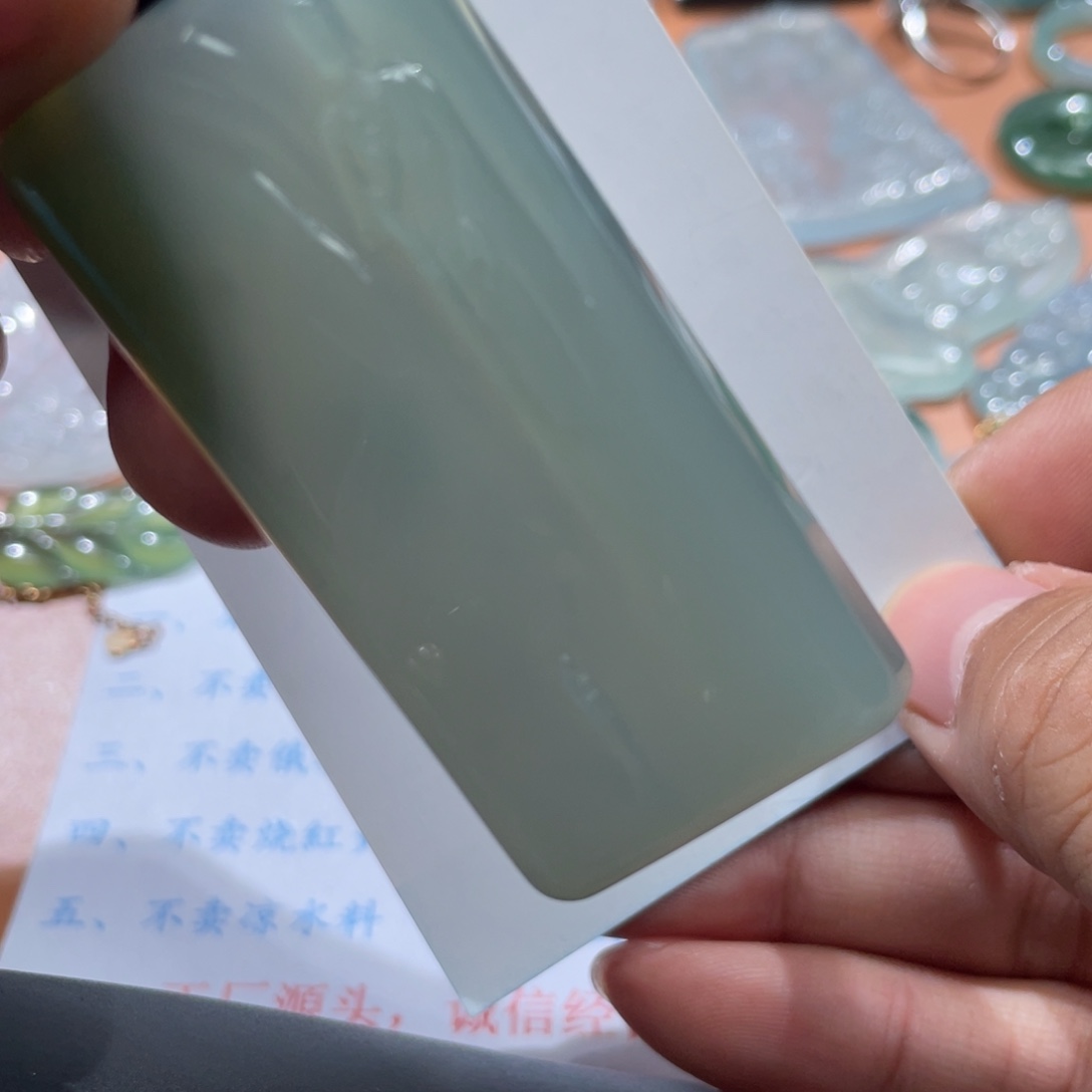 翡翠颈饰未镶嵌?*一翡翠