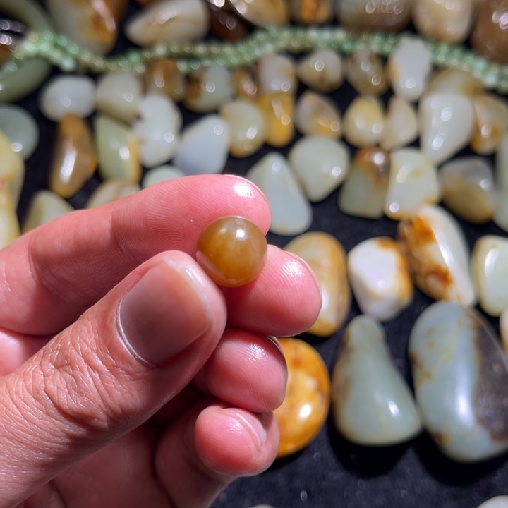 和田玉未镶嵌手串