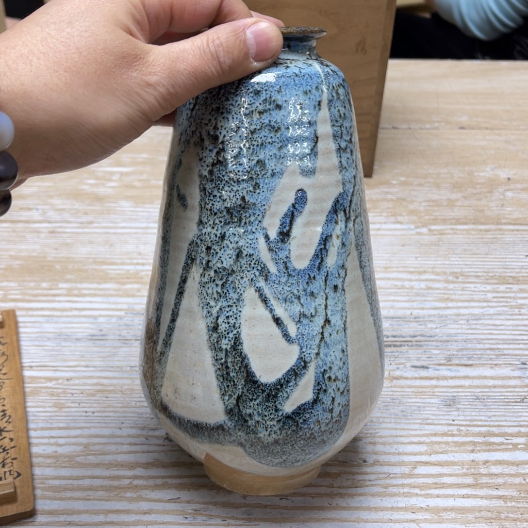 瓷片硬****斤密密麻麻地排列着一个