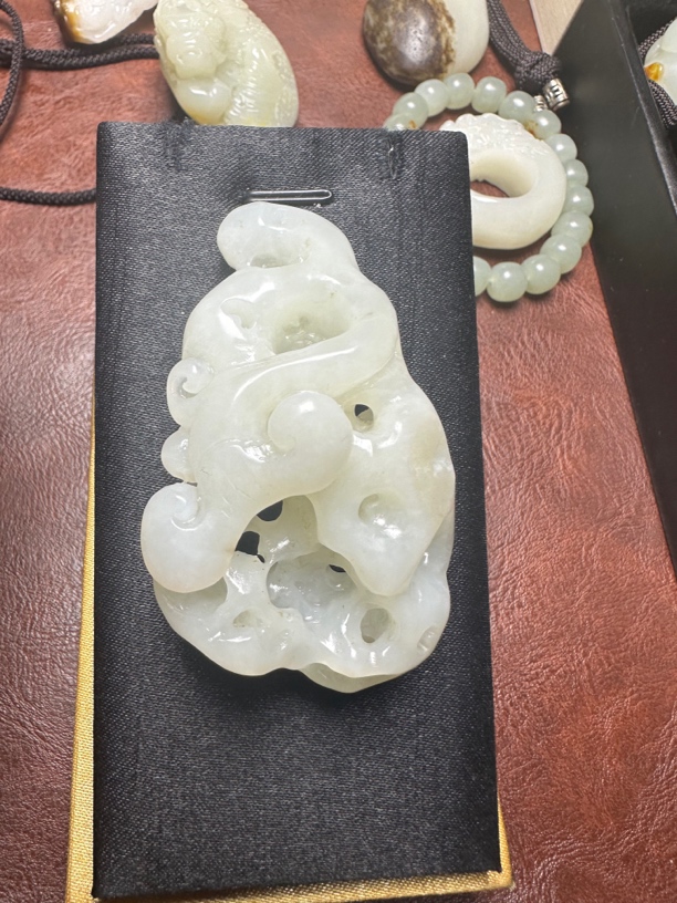 和田玉路路通把件