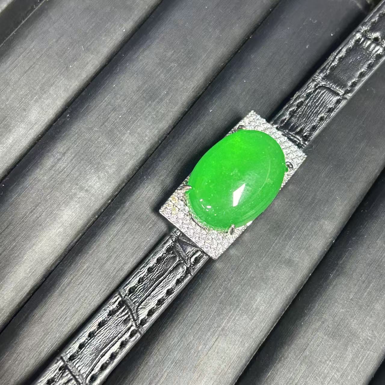 绿翠色蛋面手串（ 多样性发其一 颜色微差）