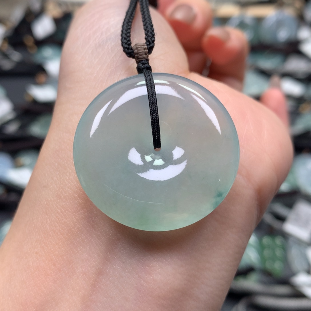 翡翠颈饰未镶嵌扣子