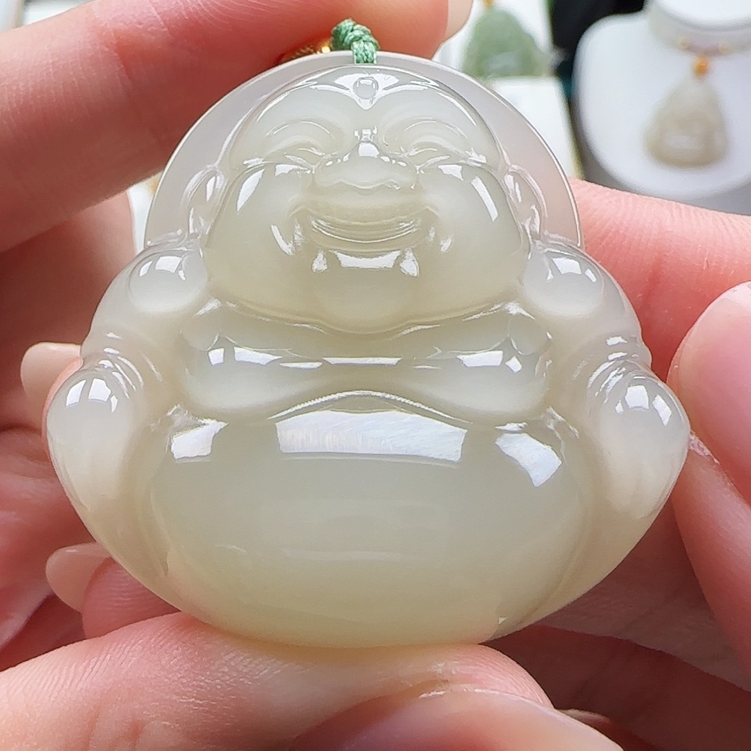 是***吖和田玉足金镶嵌颈饰