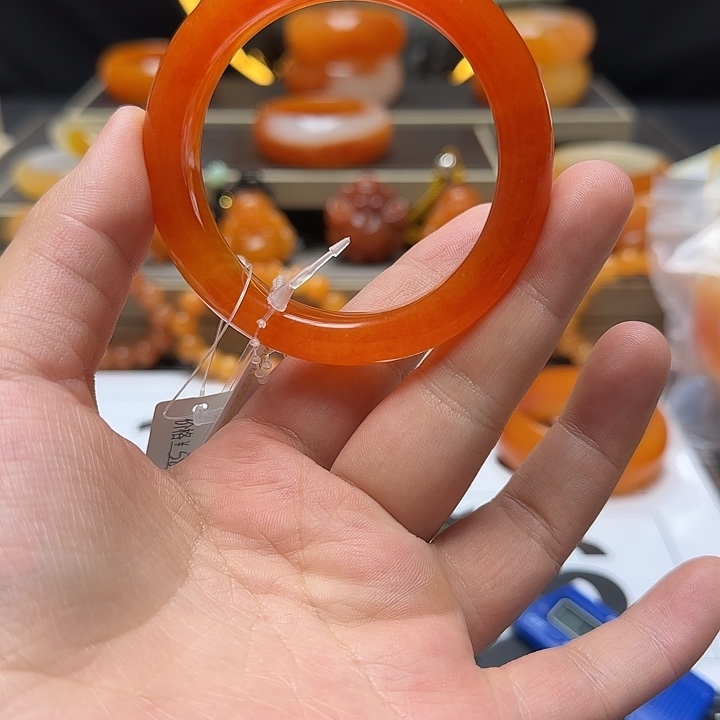 石英质玉（黄龙玉）未镶嵌颈饰清*