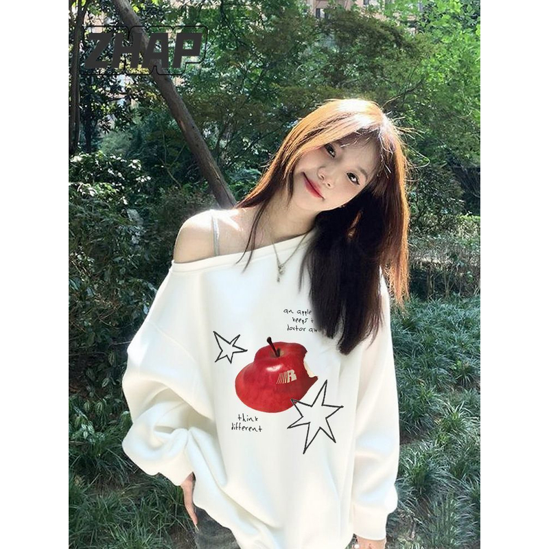 【ZHAP】斜领露肩时尚新款星星苹果圆领卫衣女秋季爆款清新遮肉穿搭