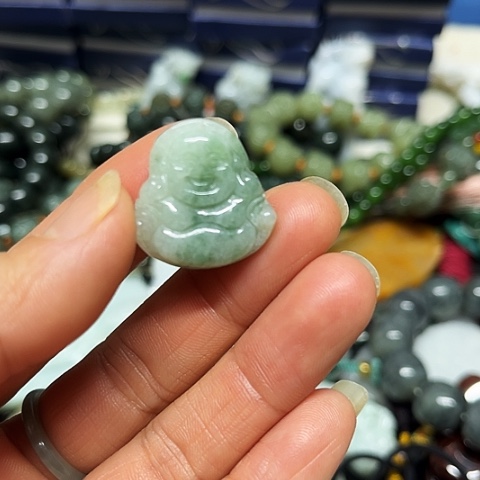 翡翠未镶嵌颈饰挂件