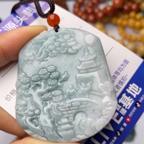 翡翠颈饰未镶嵌翡翠