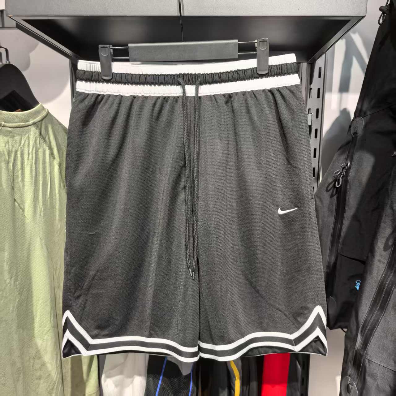 瑕疵款-Nike Dri-Fit DNA 速干篮球运动五分休闲短裤 黑色