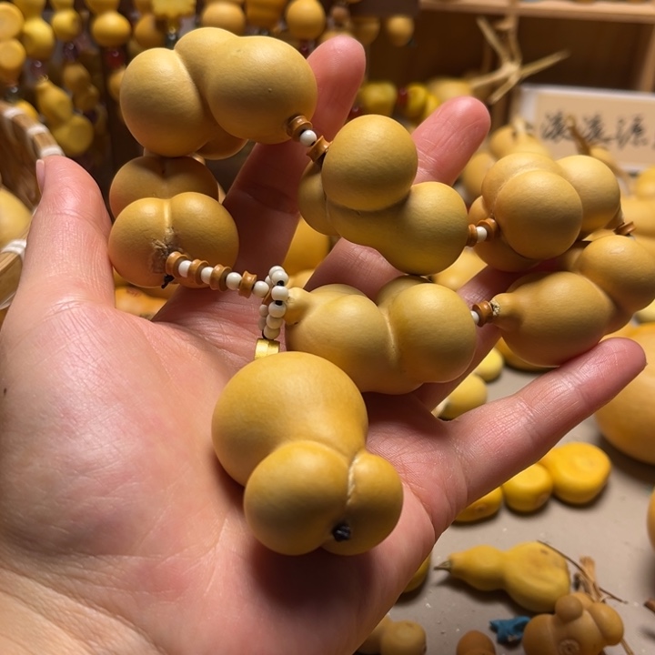 胖金蟾手持葫芦葫芦