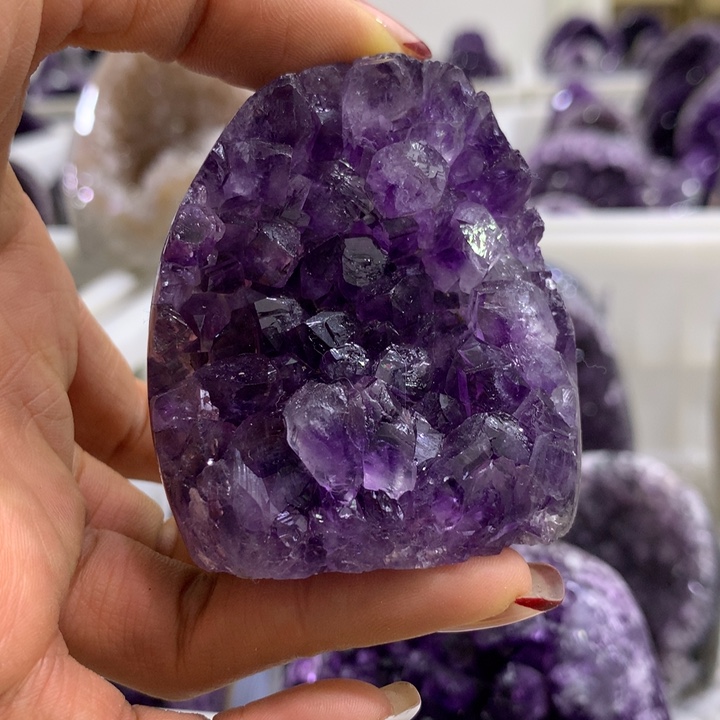 未镶嵌水晶大型摆件（非配饰）