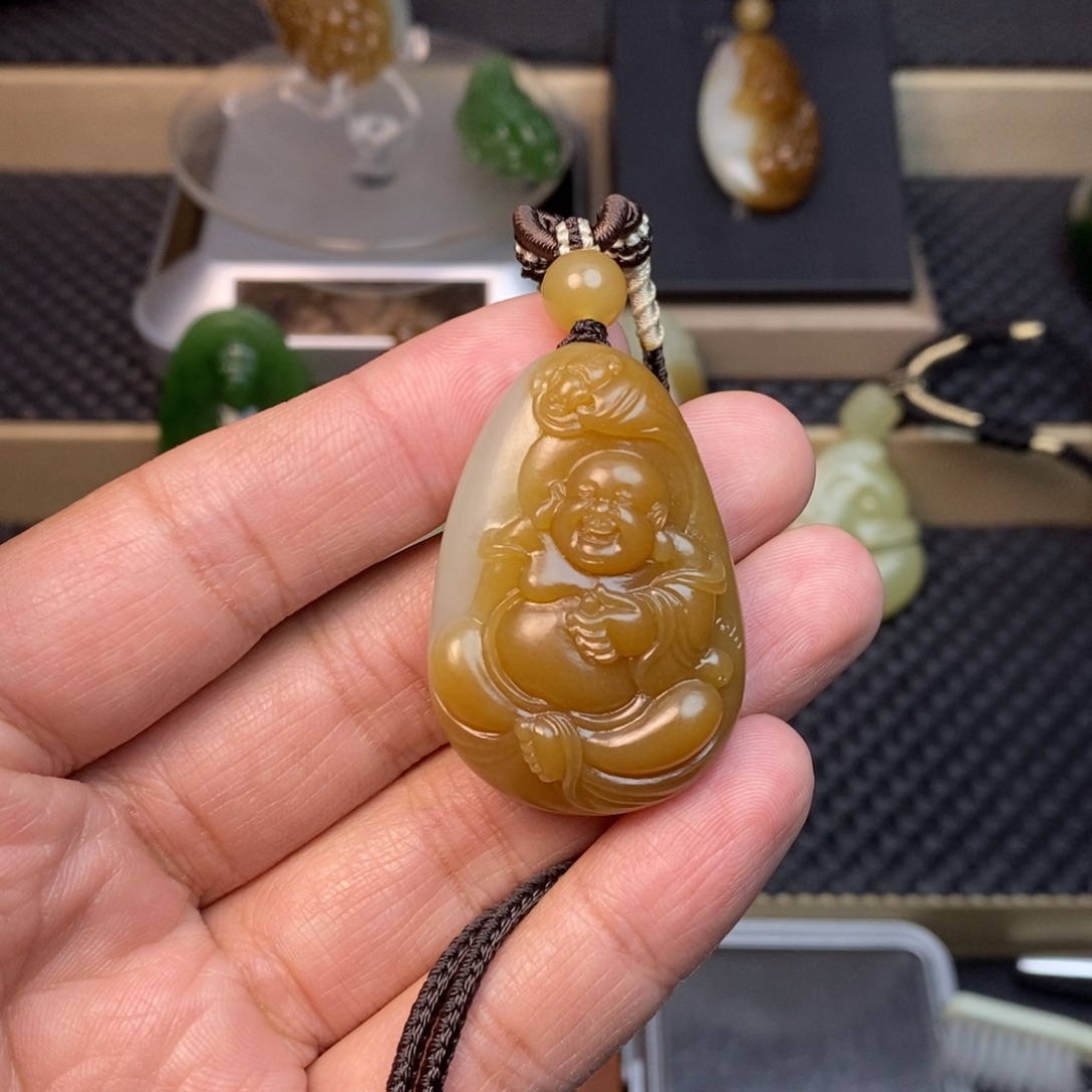 济***公和田玉未镶嵌颈饰