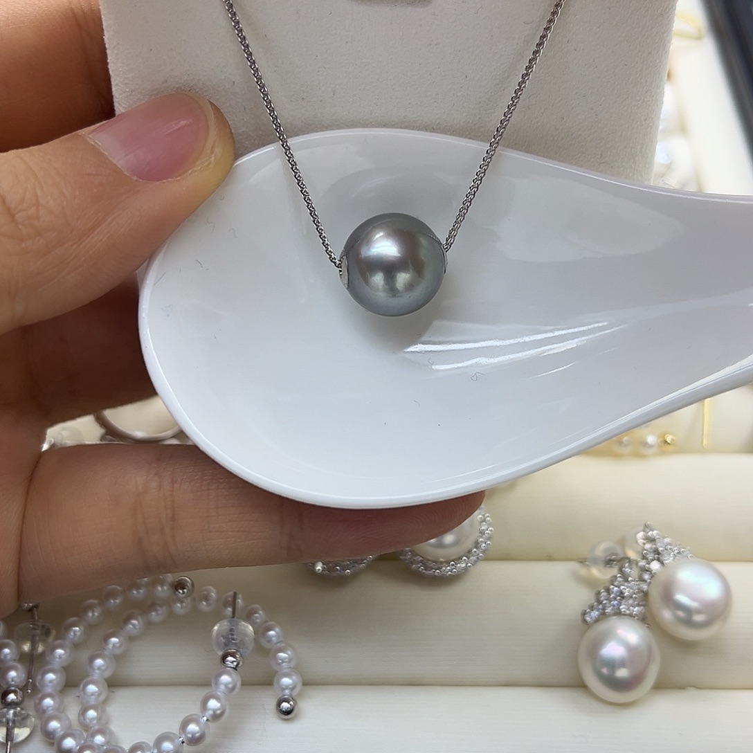 18K金镶嵌颈饰海水珍珠