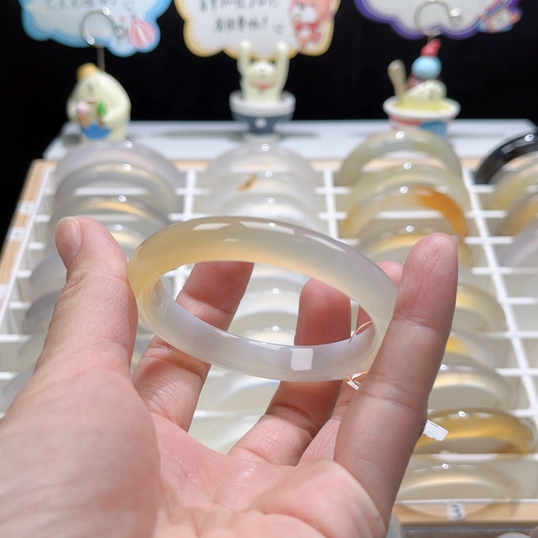 玛瑙/玉髓手镯未镶嵌6127